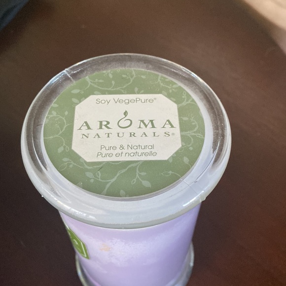 Beautiful Aroma candle with lid - Picture 3 of 4